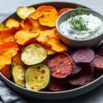 Chips de légumes maison et sauce tzatziki