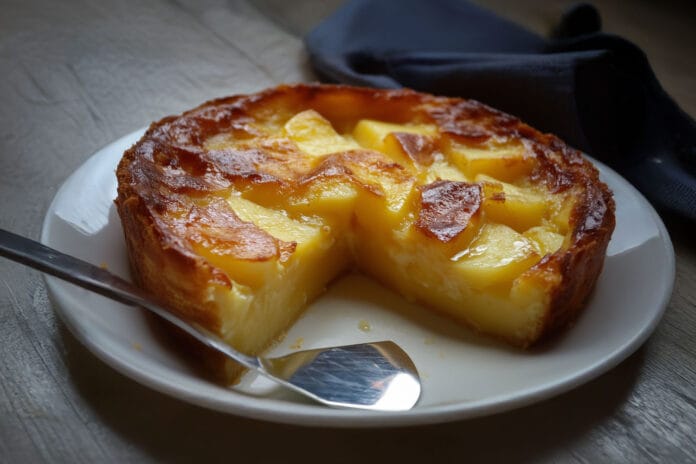 Clafoutis aux pommes facile à préparer.