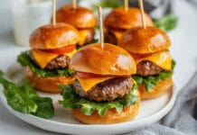 Mini burgers au bœuf et sauce moutarde-miel