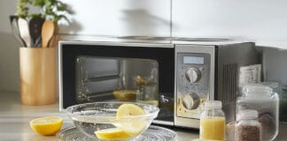 Nettoyer un Micro-ondes Rapidement