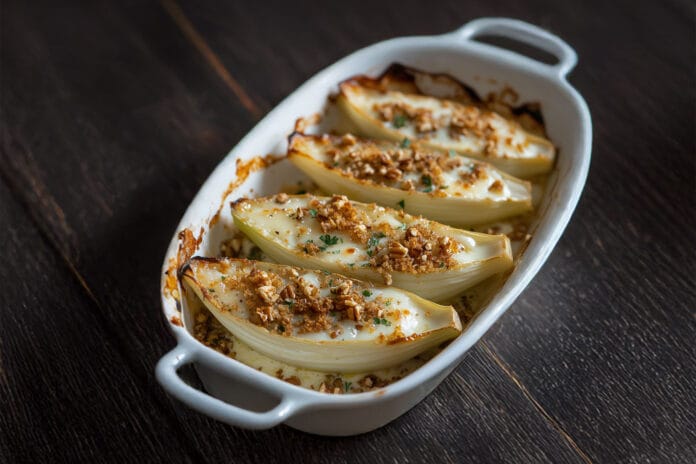 Endives gratinées au Roquefort et Noix