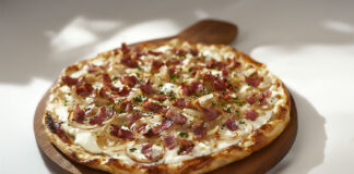 Flammekueche : Un Plat Alsacien Authentique et Convivial