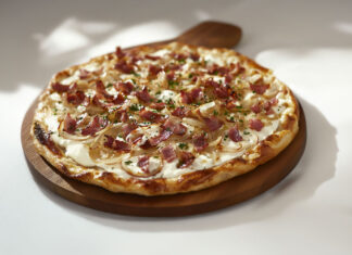 Flammekueche : Un Plat Alsacien Authentique et Convivial