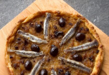Pissaladière provençale aux anchois et olives noires Pissaladière provençale aux anchois et olives noires