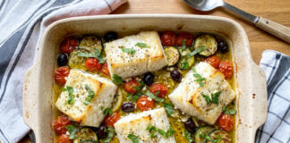 cabillaud méditerranéen, cabillaud au four légumes, cabillaud au four, poisson méditerranéen facile, cabillaud tomates olives, cabillaud courgettes citron, recette poisson légère, dos de cabillaud au four, cabillaud légumes du soleil, poisson au four méditerranéen, recette cabillaud facile, recette poisson rapide, poisson blanc au four, poisson blanc au four papillote, recette poisson blanc au four, recette poisson blanc au four facile, recette poisson blanc en papillote au four,