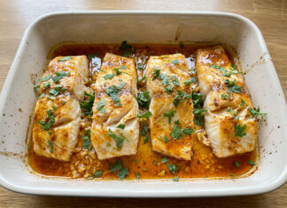 cabillaud au four, cabillaud paprika fumé, cabillaud au four facile, poisson au paprika, cabillaud ail citron, recette poisson légère, cabillaud tendre au four, poisson au four parfumé, dos de cabillaud paprika, cabillaud méditerranéen, recette poisson rapide, poisson blanc au four, poisson blanc au four papillote, recette poisson blanc au four, recette poisson blanc au four facile, recette poisson blanc en papillote au four,