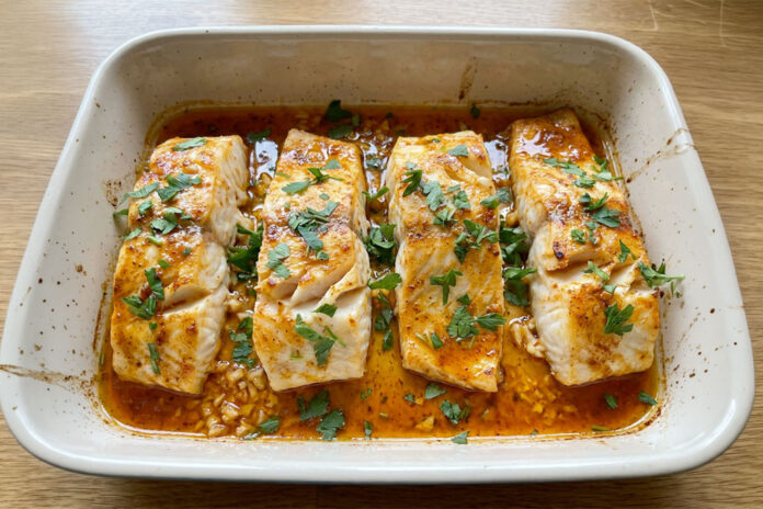 cabillaud au four, cabillaud paprika fumé, cabillaud au four facile, poisson au paprika, cabillaud ail citron, recette poisson légère, cabillaud tendre au four, poisson au four parfumé, dos de cabillaud paprika, cabillaud méditerranéen, recette poisson rapide, poisson blanc au four, poisson blanc au four papillote, recette poisson blanc au four, recette poisson blanc au four facile, recette poisson blanc en papillote au four,