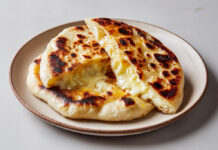naans au fromage, cheese naan maison, naan moelleux recette, pain indien au fromage, naan facile à la poêle, recette naan maison, naan fondant fromage, pain maison rapide, accompagnement curry, naan sans levure boulangère, recette naan au fromage marmiton, naan moelleux, naan au fromage monsieur cuisine, recette naan moelleux,