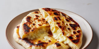 naans au fromage, cheese naan maison, naan moelleux recette, pain indien au fromage, naan facile à la poêle, recette naan maison, naan fondant fromage, pain maison rapide, accompagnement curry, naan sans levure boulangère, recette naan au fromage marmiton, naan moelleux, naan au fromage monsieur cuisine, recette naan moelleux,