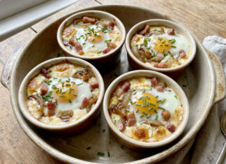 œufs cocotte, oeufs cocotte, oeufs cocotte chèvre lardons, recette oeufs cocotte, oeufs cocotte au four, recette brunch facile, oeufs cocotte crémeux, chèvre et lardons recette, entrée chaude facile, oeufs cocotte gourmands, recette rapide familiale, oeufs cocotte fromage, œufs cocotte au chèvre et aux lardons, oeuf cocotte au chevre et au lardon, oeuf cocotte chevre lardon air fryer, oeufs cocotte au chèvre et aux lardons, œufs cocotte micro onde, cuisson des œufs cocotte, cuisson œufs cocotte, oeufs cocotte bain marie casserole, oeufs cocotte facile, recette œufs cocotte, œufs cocotte recette, œufs en cocotte, oeufs cocotte au air fryer, oeufs cocotte four, oeufs cocotte jambon, oeufs cocotte recette four,
