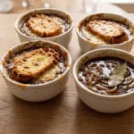 Soupe à l'oignon gratinée