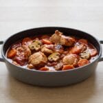 Sauté de veau Marengo mijoté à la tomate, carottes et champignons