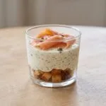 Verrines saumon fumé & fromage frais aux herbes